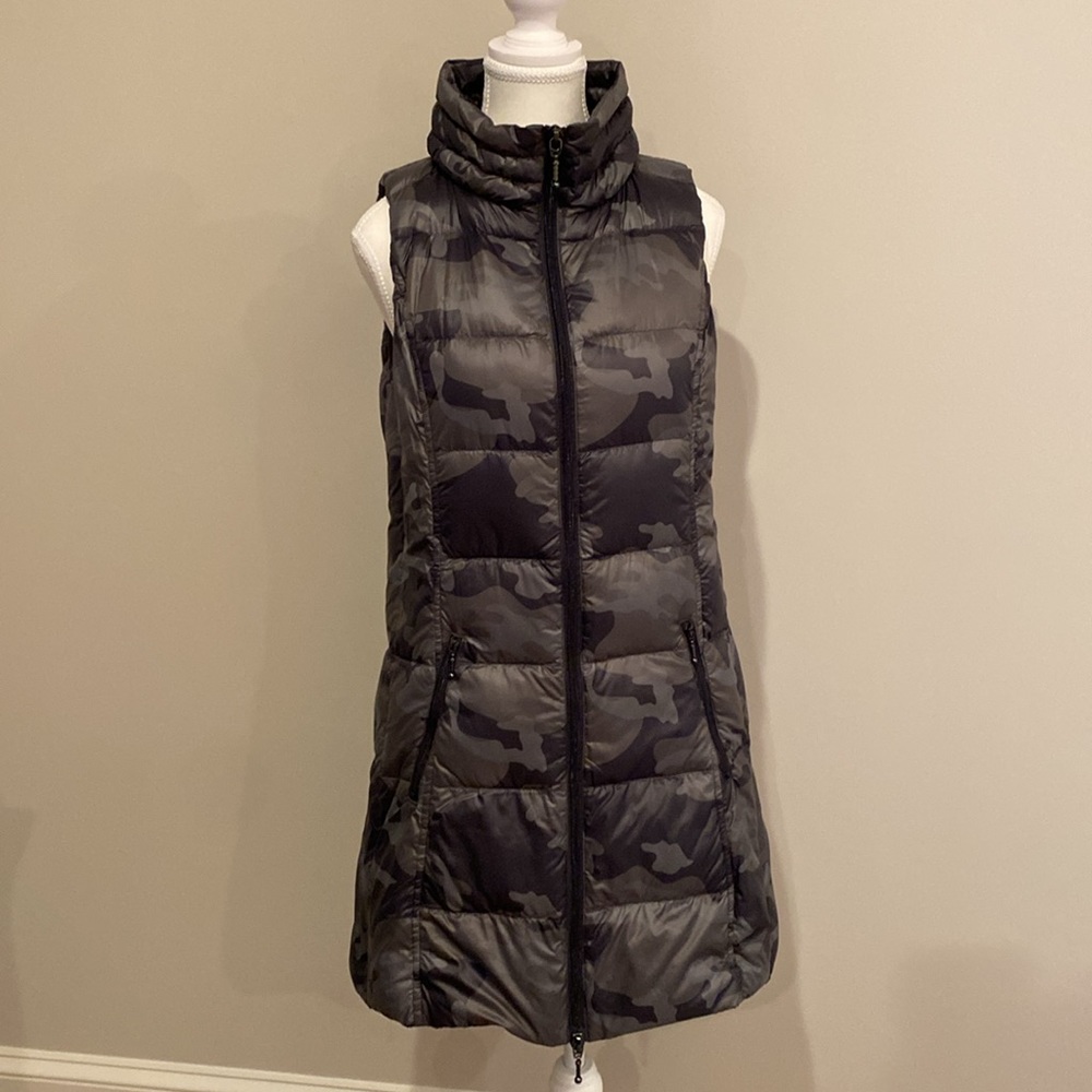 Camo print puffer down vest